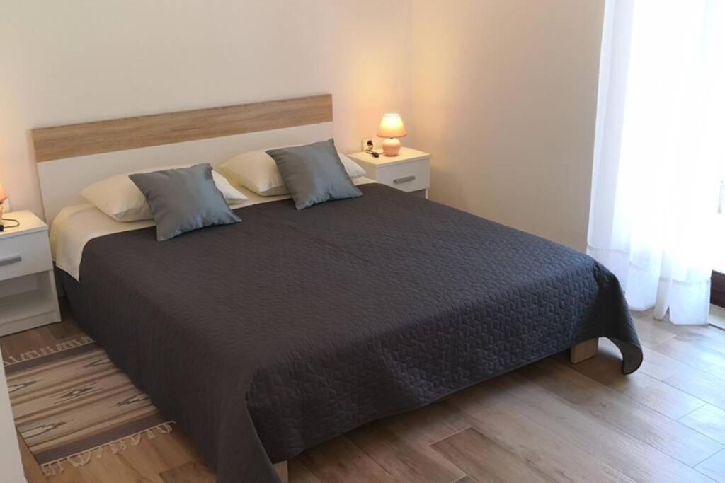 Apartment Vesna For 2, Free Parking And Wi-Fi PUY Eksteriør bilde