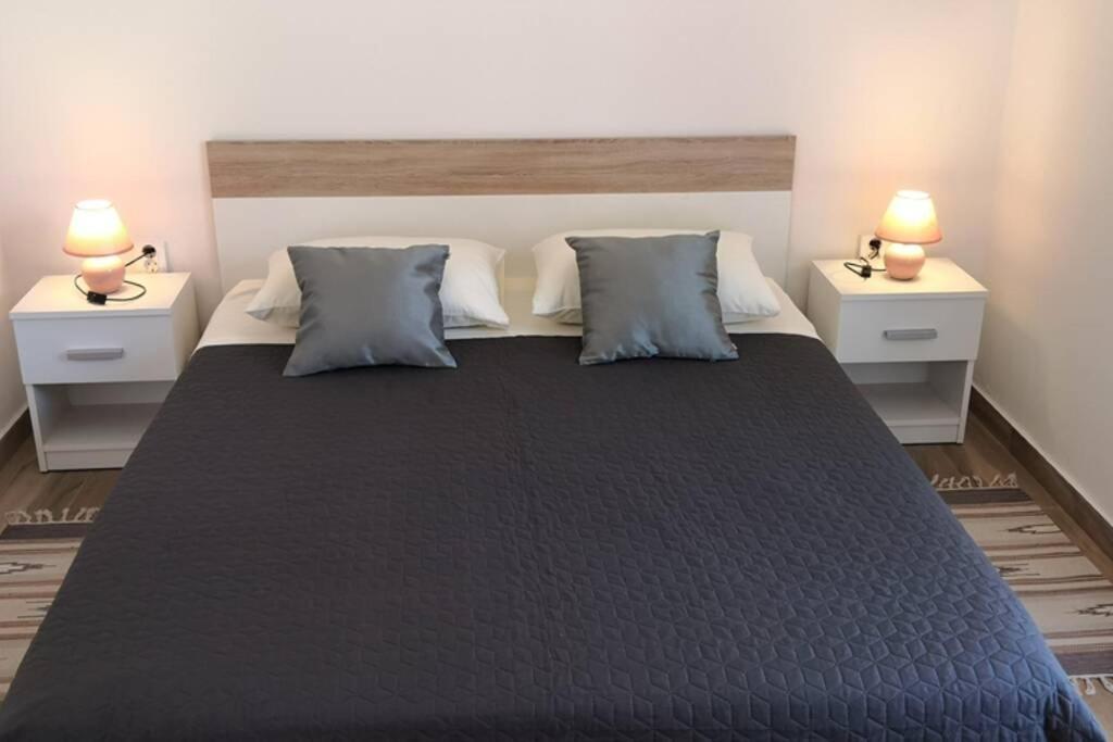 Apartment Vesna For 2, Free Parking And Wi-Fi PUY Eksteriør bilde