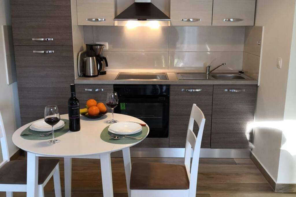 Apartment Vesna For 2, Free Parking And Wi-Fi PUY Eksteriør bilde