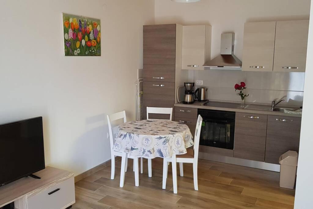 Apartment Vesna For 2, Free Parking And Wi-Fi PUY Eksteriør bilde